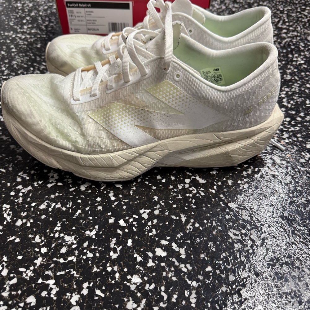 New Balance Fuel Cell Rebel running shoes V4 size 10.5 White